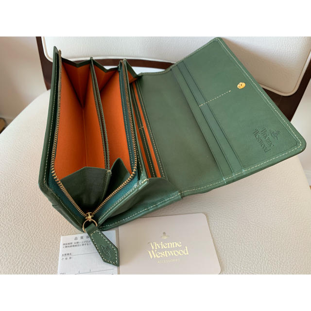 Vivienne Westwood(ヴィヴィアンウエストウッド)の日本製 新品Vivienne Westwoodチェックオーブ牛革 二つ折り長財布 レディースのファッション小物(財布)の商品写真