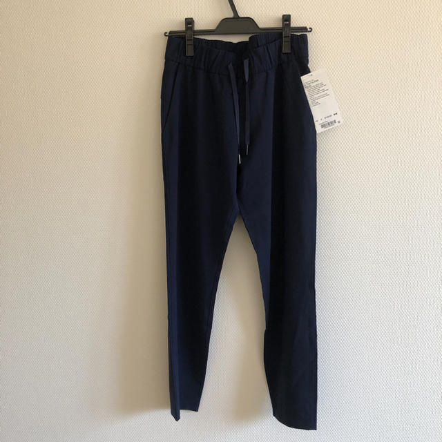 lululemon(ルルレモン)のlululemon ★ on the fry pant woven ネイビー レディースのパンツ(ワークパンツ/カーゴパンツ)の商品写真