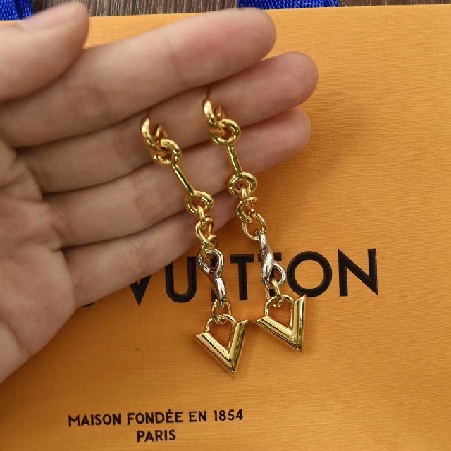 LOUIS VUITTON - ルイヴィトン エセンシャルV ピアスの通販 by Mimi's shop｜ルイヴィトンならラクマ