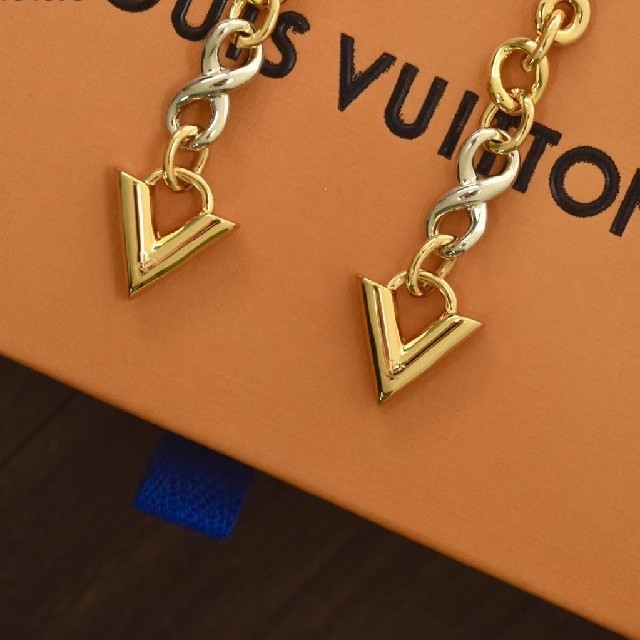 LOUIS VUITTON - ルイヴィトン エセンシャルV ピアスの通販 by Mimi's shop｜ルイヴィトンならラクマ