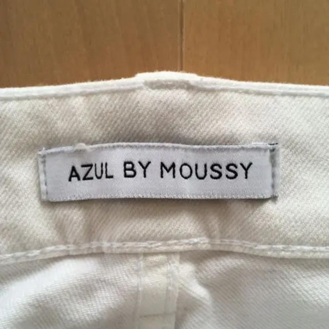 AZUL by moussy(アズールバイマウジー)の白スキニー レディースのパンツ(スキニーパンツ)の商品写真