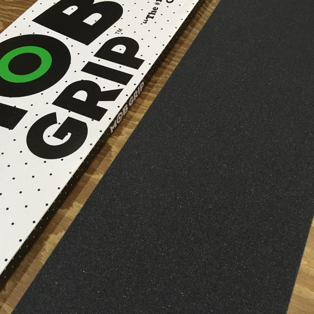 スケボー デッキテープ モブグリップ  新品 MOBGRIP スポーツ/アウトドアのスポーツ/アウトドア その他(スケートボード)の商品写真