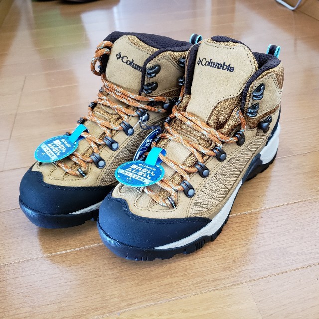 Columbia(コロンビア)の【新品・未使用】Columbiaトレッキングシューズ　23.0cm レディースの靴/シューズ(その他)の商品写真