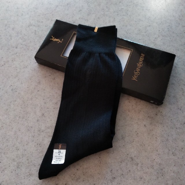 Yves Saint Laurent Beaute(イヴサンローランボーテ)のサンローラン靴下　ブラック25cm メンズのレッグウェア(ソックス)の商品写真