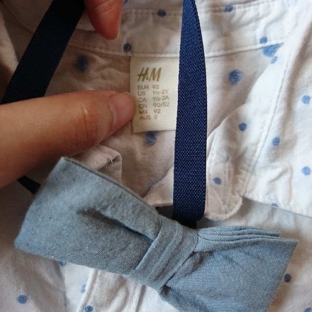 H&M(エイチアンドエム)のH&M 半袖 フォーマルシャツ  キッズ/ベビー/マタニティのキッズ服男の子用(90cm~)(ドレス/フォーマル)の商品写真