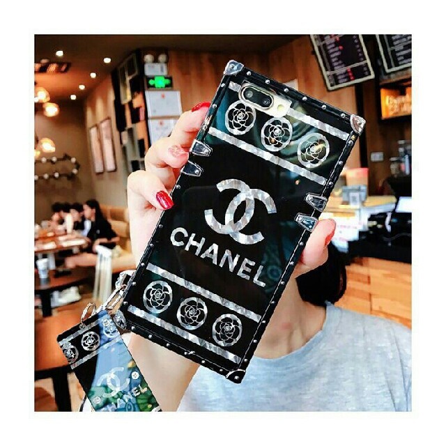 CHANEL - 新品! CHANEL 携帯ケース アイフォンケース
の通販 by dgrdg11's shop｜シャネルならラクマ