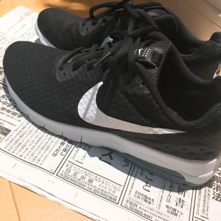 ナイキ(NIKE)のNIKE  エアマックスモーション 24.5(スニーカー)