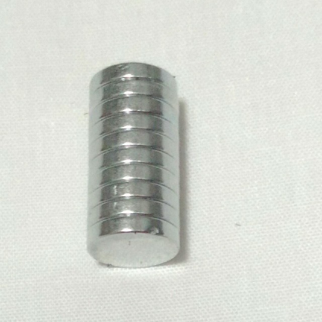 

ネオジウム ネオジム 磁石丸型 10mm x 2mm 10個 インテリア/住まい/日用品のオフィス用品(その他)の商品写真