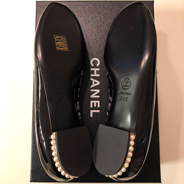 CHANEL(シャネル)の❤️シャネル❤️新品未使用✨パール付き💕ローファー39.5♪ レディースの靴/シューズ(ローファー/革靴)の商品写真