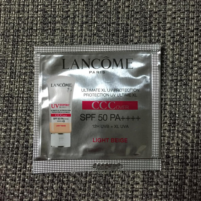 LANCOME(ランコム)のLANCOME ランコム UVエクスペール CCC ライトベージュ サンプル一個 コスメ/美容のキット/セット(サンプル/トライアルキット)の商品写真