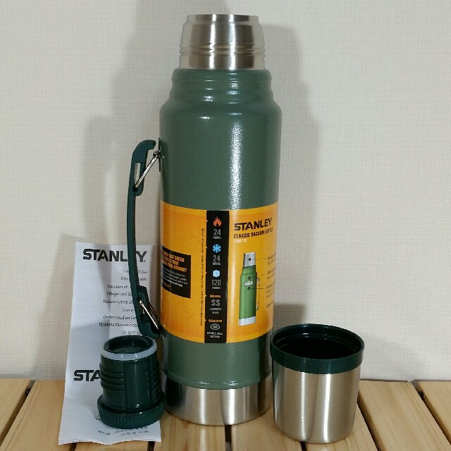 Stanley(スタンレー)の■新品　未使用■STANLEYスタンレー　クラシックボトル　1L　グリーン　水筒 スポーツ/アウトドアのアウトドア(食器)の商品写真