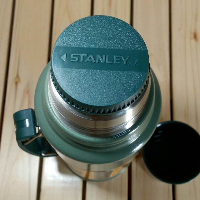 Stanley(スタンレー)の■新品　未使用■STANLEYスタンレー　クラシックボトル　1L　グリーン　水筒 スポーツ/アウトドアのアウトドア(食器)の商品写真