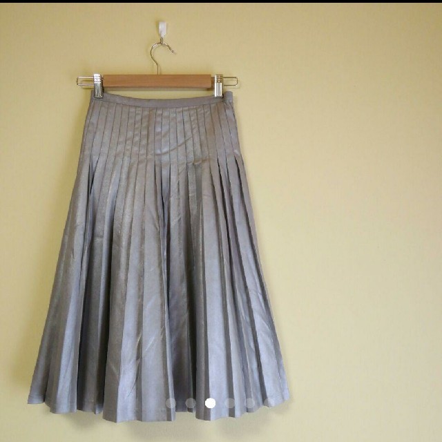 MURUA(ムルーア)のムルーア シャイニー プリーツスカート レディースのスカート(ひざ丈スカート)の商品写真