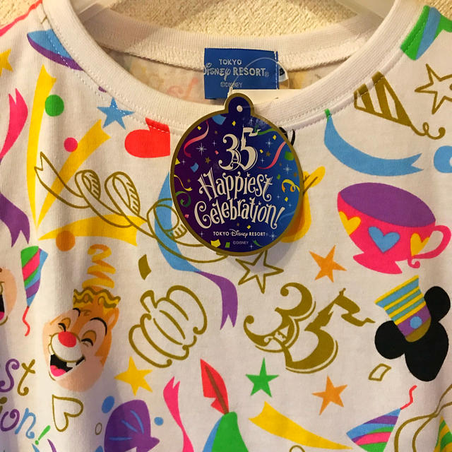 Disney(ディズニー)のTDL 35周年 Tシャツ エンタメ/ホビーのおもちゃ/ぬいぐるみ(キャラクターグッズ)の商品写真