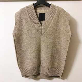 アンユーズド(UNUSED)のUNUSED 18AW ニットベスト オートミール(ニット/セーター)