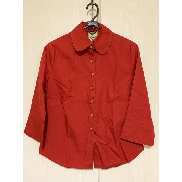 Jocomomola(ホコモモラ)のホコモモラ 赤シャツ レディースのトップス(シャツ/ブラウス(長袖/七分))の商品写真