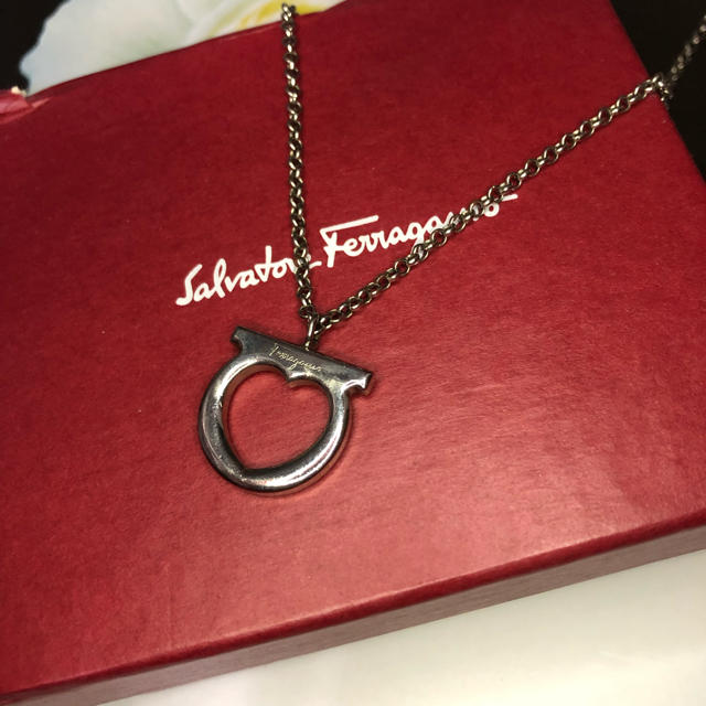 Salvatore Ferragamo(サルヴァトーレフェラガモ)のフェラガモ ネックレス✨ レディースのアクセサリー(ネックレス)の商品写真