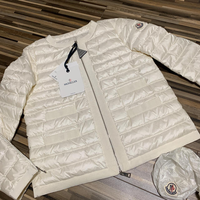 MONCLER(モンクレール)の【新品タグ付き】モンクレール ジャケット レディースのジャケット/アウター(ナイロンジャケット)の商品写真