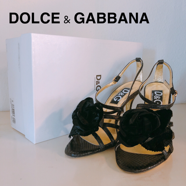 D&G(ディーアンドジー)のサマーセール♡ドルチェ&ガッバーナ フラワー サンダル 35 22.5 黒 レディースの靴/シューズ(サンダル)の商品写真