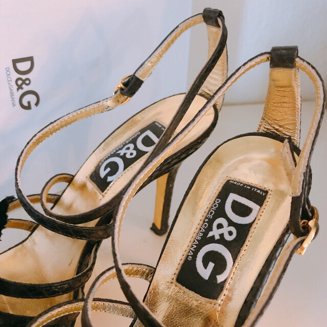 D&G(ディーアンドジー)のサマーセール♡ドルチェ&ガッバーナ フラワー サンダル 35 22.5 黒 レディースの靴/シューズ(サンダル)の商品写真