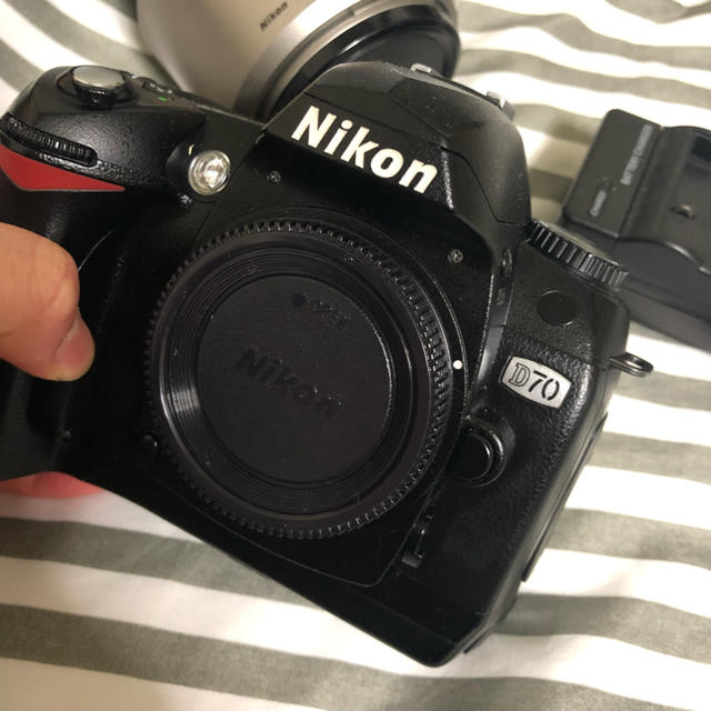 Nikon D70 一眼レフ 【冬バーゲン☆】 9000円 www.gold-and-wood.com