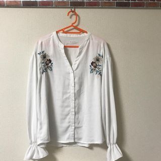 アルシーヴ(archives)の花の刺繍シャツ(シャツ/ブラウス(長袖/七分))