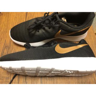 ナイキ(NIKE)のNIKE TANJUN 25.5cm  ブラック×ゴールド(スニーカー)