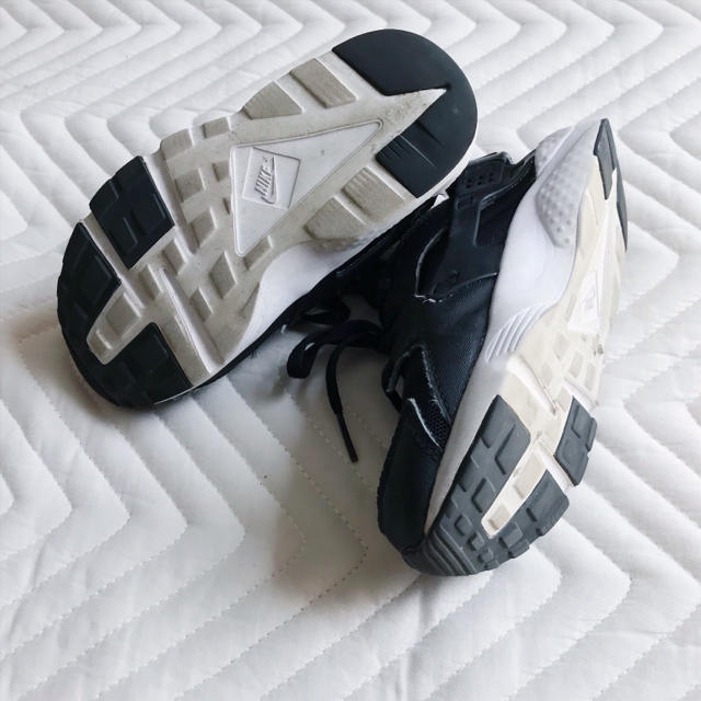 NIKE(ナイキ)の【再値下げ】NIKE HUARACHE RUN ハラチ 18cm スニーカー キッズ/ベビー/マタニティのキッズ靴/シューズ(15cm~)(スニーカー)の商品写真