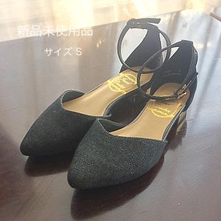 値下げベルト付き パンプス S 黒 かかとメタル(ハイヒール/パンプス)