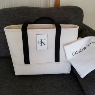 カルバンクライン(Calvin Klein)の【新品☆】Calvin Klein Jeansトートバッグ (ミディアムサイズ)(トートバッグ)