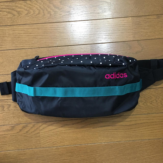 adidas(アディダス)のadidas♡ボディバッグ♡新品未使用 レディースのバッグ(ボディバッグ/ウエストポーチ)の商品写真