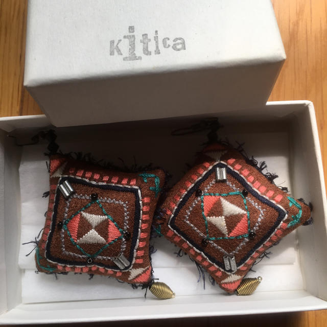 kitica(キチカ)のkitika ピアス 刺繍 ハンドメイドのアクセサリー(ピアス)の商品写真