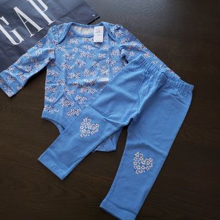 ベビーギャップ(babyGAP)の55%off【新品】babyGAP　フラワーフリルボディ&ハートレギンス　80(パンツ)