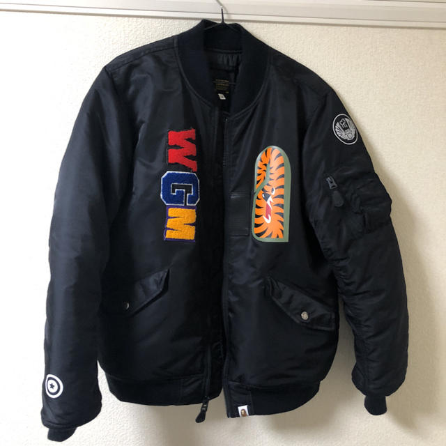 A BATHING APE(アベイシングエイプ)のbape  シャーク ma-1 メンズのジャケット/アウター(フライトジャケット)の商品写真