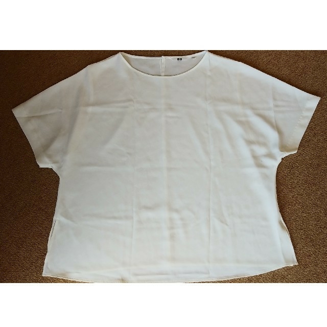 UNIQLO(ユニクロ)のユニクロ　ドレープTブラウス　白 レディースのトップス(シャツ/ブラウス(半袖/袖なし))の商品写真