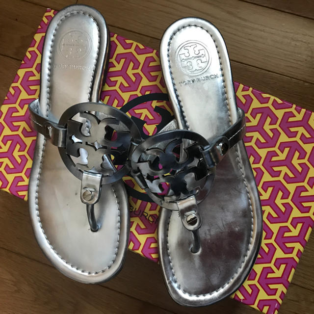 美品☆TORY BURCH トングサンダル