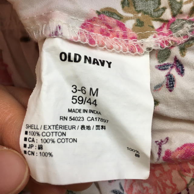 Old Navy(オールドネイビー)のOLD NAVY  花柄 カットソー 60 70 トップス オールドネイビー キッズ/ベビー/マタニティのベビー服(~85cm)(シャツ/カットソー)の商品写真