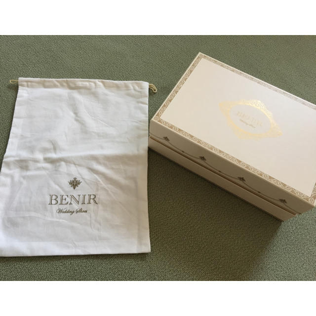 BENIR ハイヒール 白 サテン 結婚式 プレ花嫁 シューズ ウェディング レディースの靴/シューズ(ハイヒール/パンプス)の商品写真