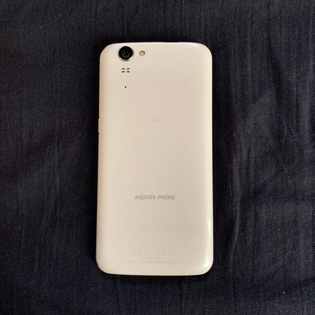 SHARP(シャープ)のドコモ AQUOS PHONE ZETA SH-01F White  スマホ/家電/カメラのスマートフォン/携帯電話(スマートフォン本体)の商品写真