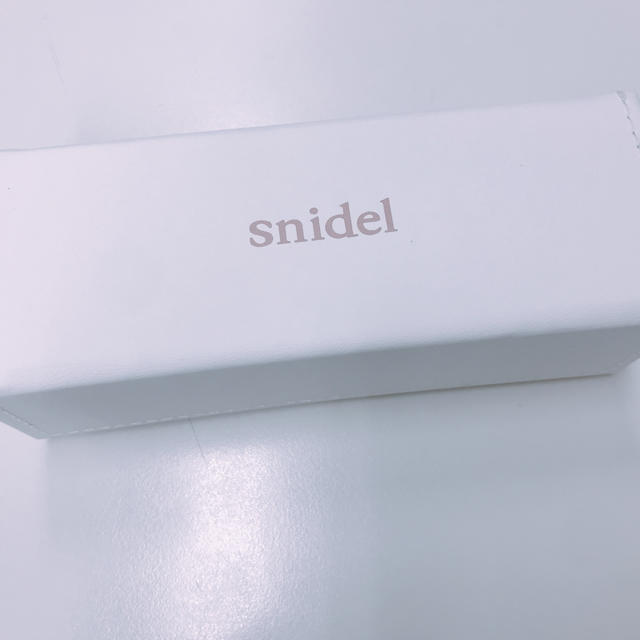 SNIDEL(スナイデル)のsnidel スナイデル カラーサングラス グレー 丸型 レディースのファッション小物(サングラス/メガネ)の商品写真