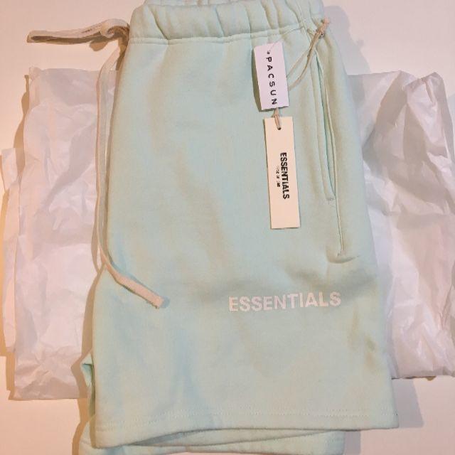 FEAR OF GOD(フィアオブゴッド)の★FOG Essentials★ Sweat shorts スウェットショーツL メンズのパンツ(ショートパンツ)の商品写真