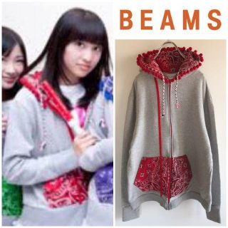 ビームス(BEAMS)の希少 入手困難 ももクロ×ビームス バンダナ柄パーカー 赤 かなこ推し(アイドルグッズ)