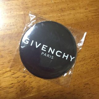 ジバンシィ(GIVENCHY)のVOGUE付録☆GIVENCHY缶バッチ(ブローチ/コサージュ)