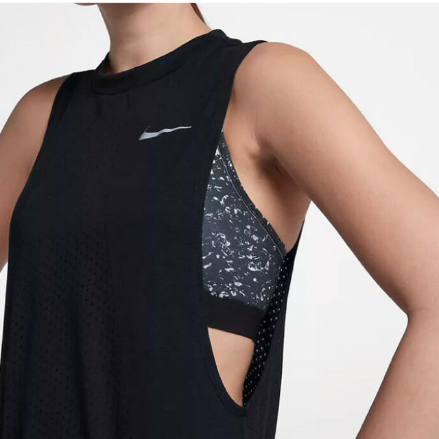 NIKE(ナイキ)の【新品】Dri-FIT テイルウィンド ランニングタンクトップ レディースのトップス(タンクトップ)の商品写真