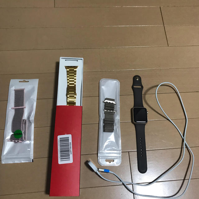 Apple(アップル)のApple watch Series 2 ゴールド 42mm  スマホ/家電/カメラのスマホアクセサリー(その他)の商品写真