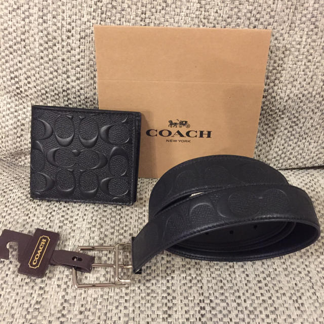 COACH(コーチ)のコーチ 二つ折り財布&ベルト 【新品未使用】 メンズのファッション小物(折り財布)の商品写真