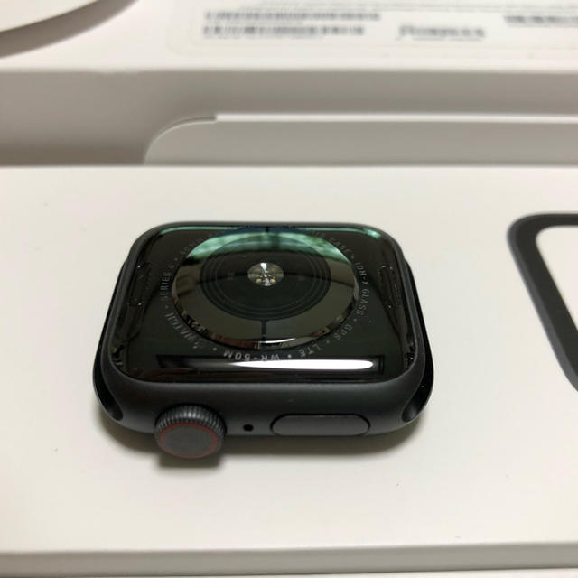 Apple Watch(アップルウォッチ)のApple Watch series 4 Cellular 美品です‼︎ メンズの時計(腕時計(デジタル))の商品写真