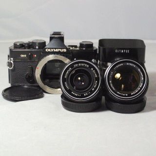 オリンパス(OLYMPUS)のOlympus OM−2 ＋ 純正角型フード＋単焦点レンズ2本(フィルムカメラ)