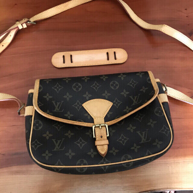 LOUIS VUITTON(ルイヴィトン)の専用ルイヴィトン ソローニュ m42250 ショルダーバッグ 肩掛け斜めがけ レディースのバッグ(ショルダーバッグ)の商品写真