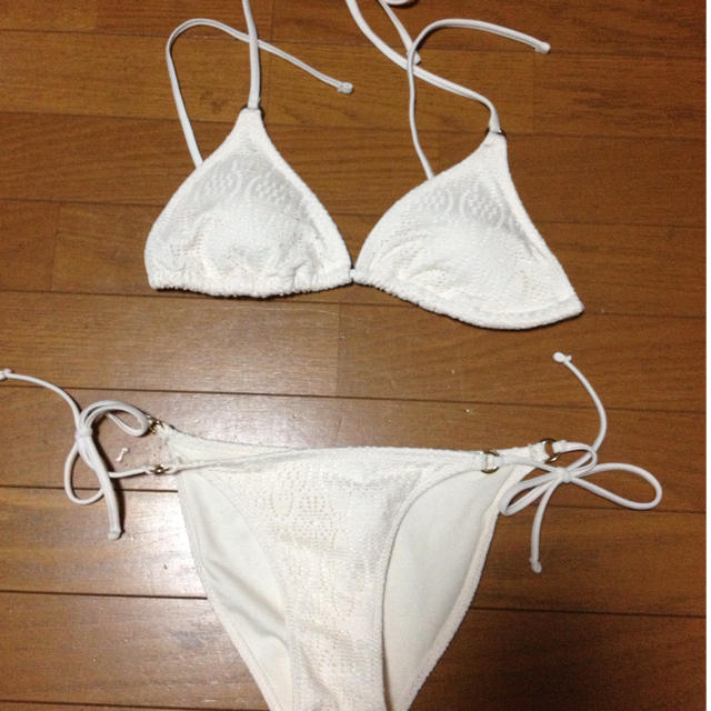 FOREVER 21(フォーエバートゥエンティーワン)の白ビキニ レディースの水着/浴衣(水着)の商品写真